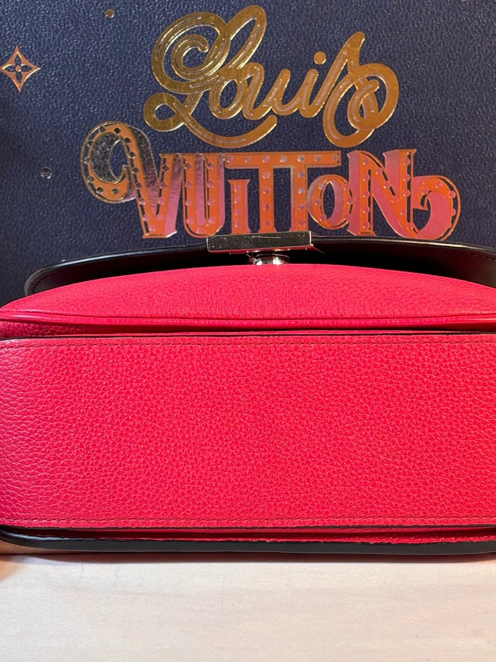 Louis Vuitton Neo Vivienne Fuchsia